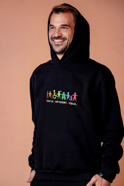 Μαύρο Ανδρικό Φούτερ Με Κουκούλα "Different"