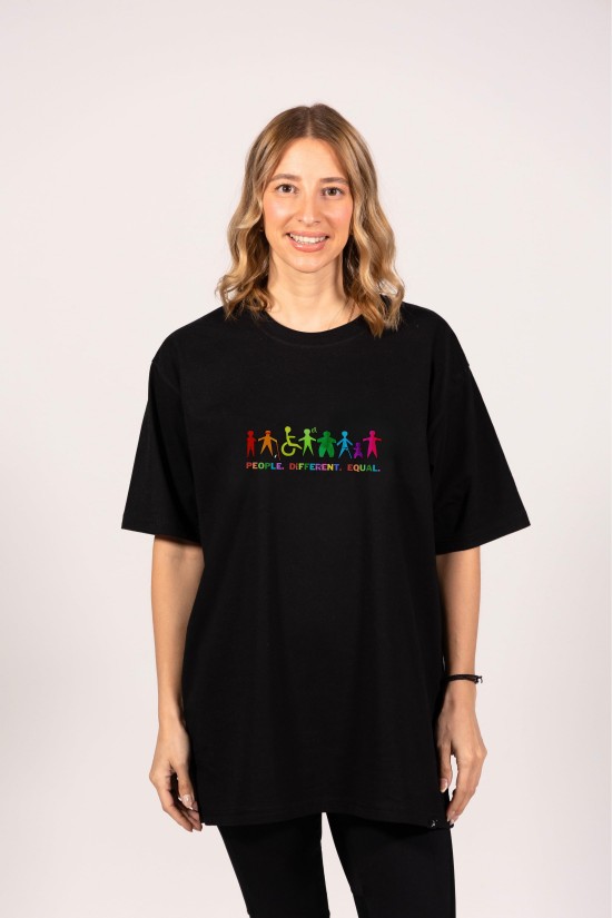 Different | Μαύρο Γυναικείο Oversized T-Shirt